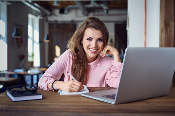 Девушка ноутбук