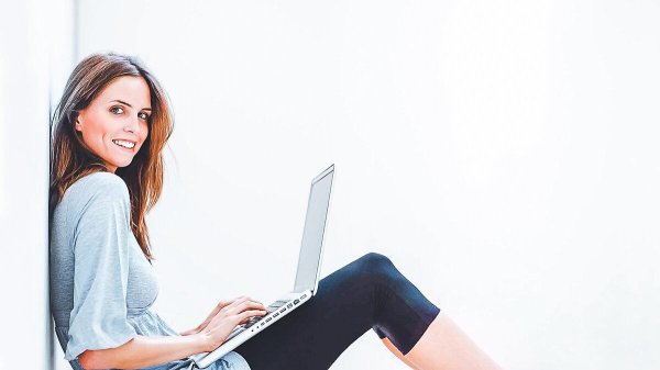 Девушка ноутбук