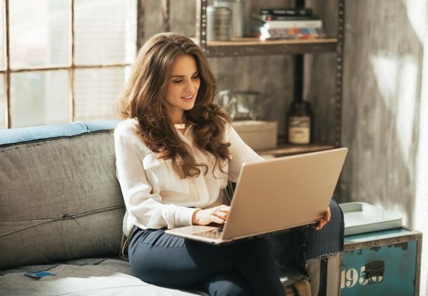 Девушка ноутбук