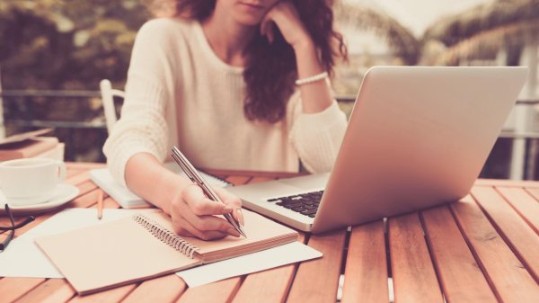 Девушка ноутбук