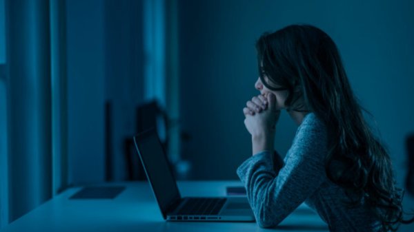 Девушка ноутбук