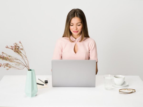 Девушка ноутбук