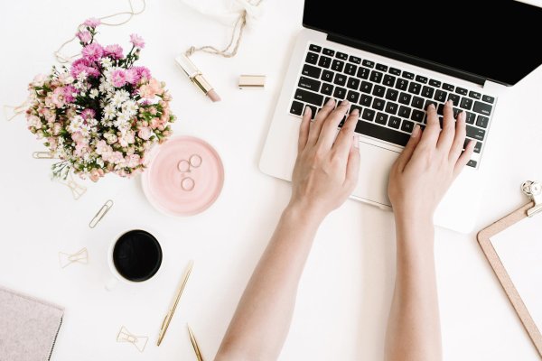 Девушка ноутбук