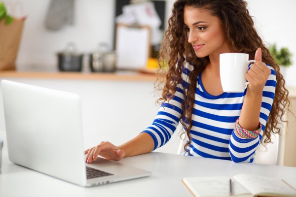 Девушка ноутбук