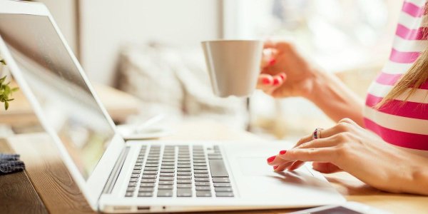 Девушка ноутбук