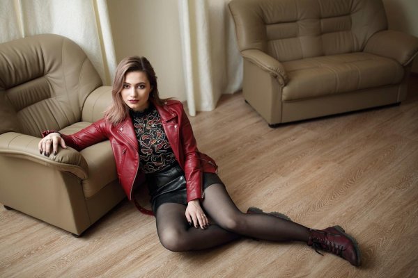 Девушка в колготках