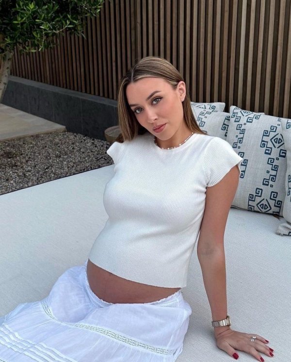 Девушка в колготках