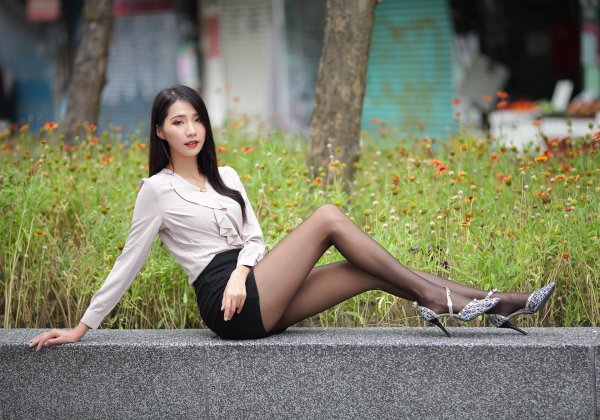 Девушка в колготках