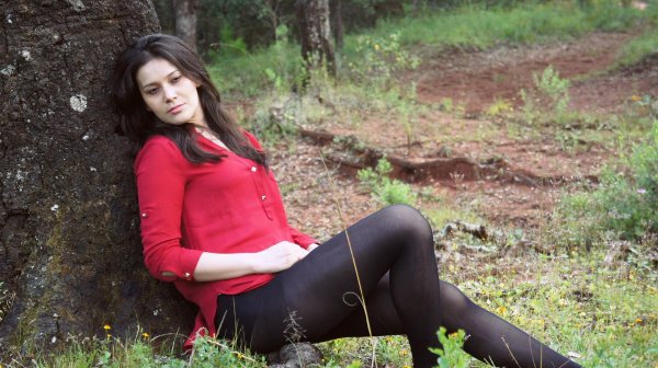 Девушка в колготках