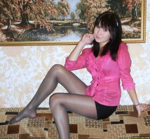 Девушка в колготках