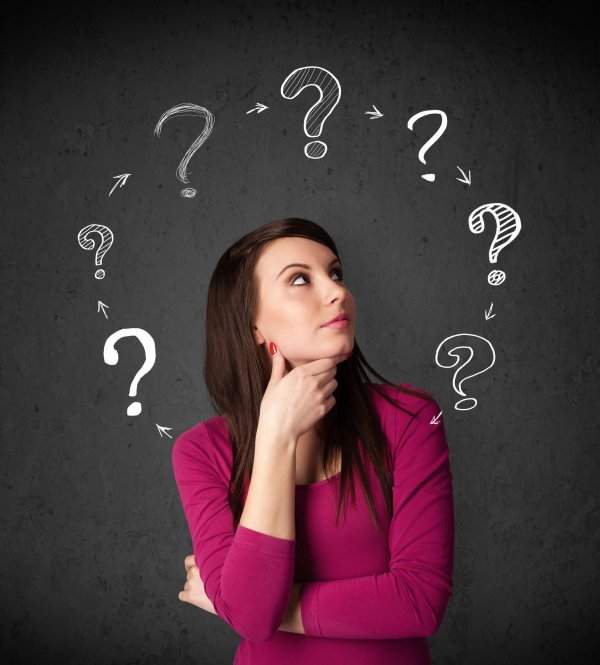 Девушка думает