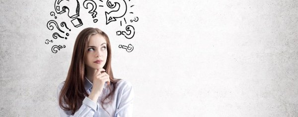 Девушка думает