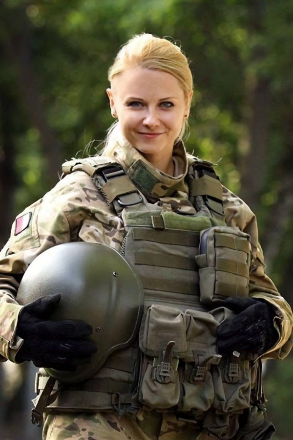 Девушка солдат