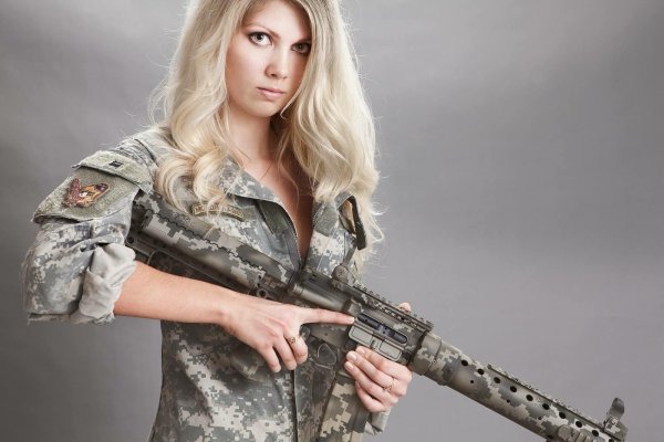 Девушка солдат