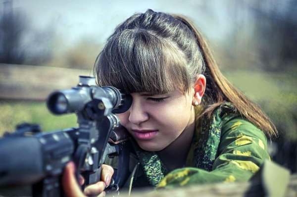 Девушка солдат