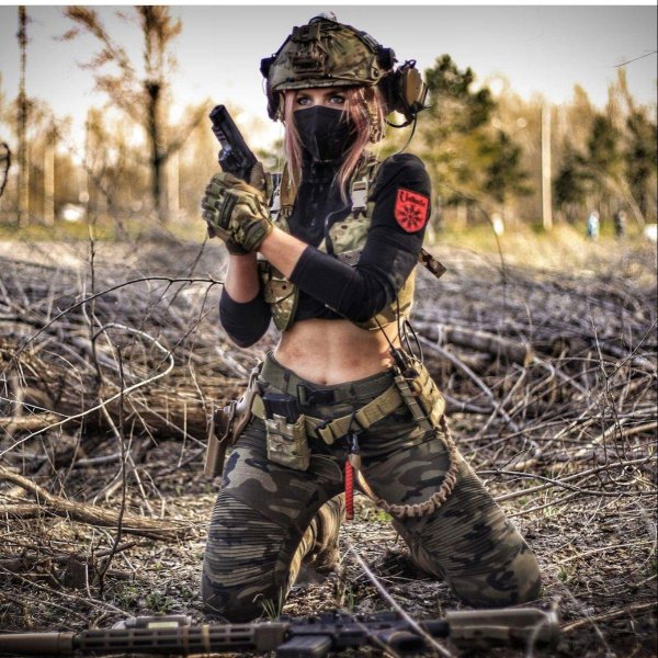 Девушка солдат