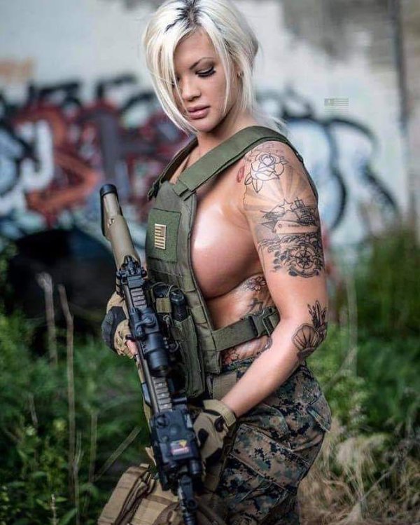 Девушка солдат