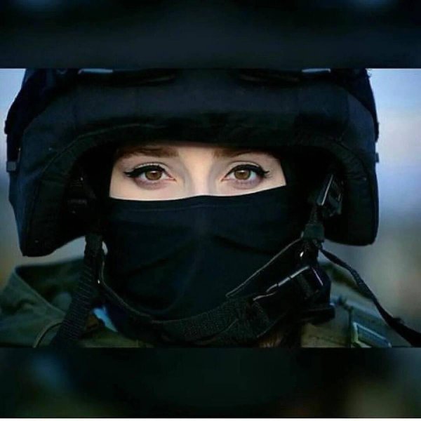 Девушка солдат