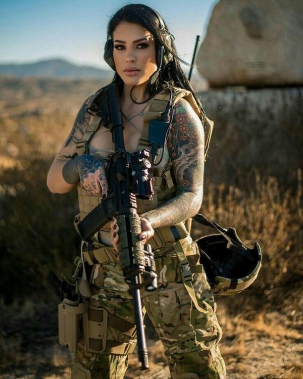 Девушка солдат