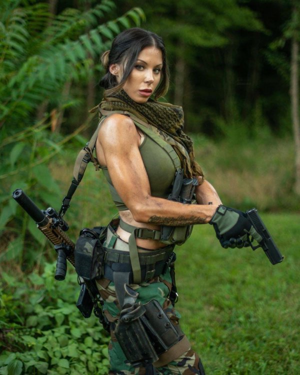 Девушка солдат