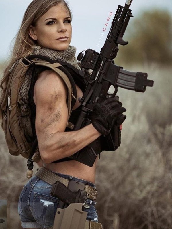 Девушка солдат