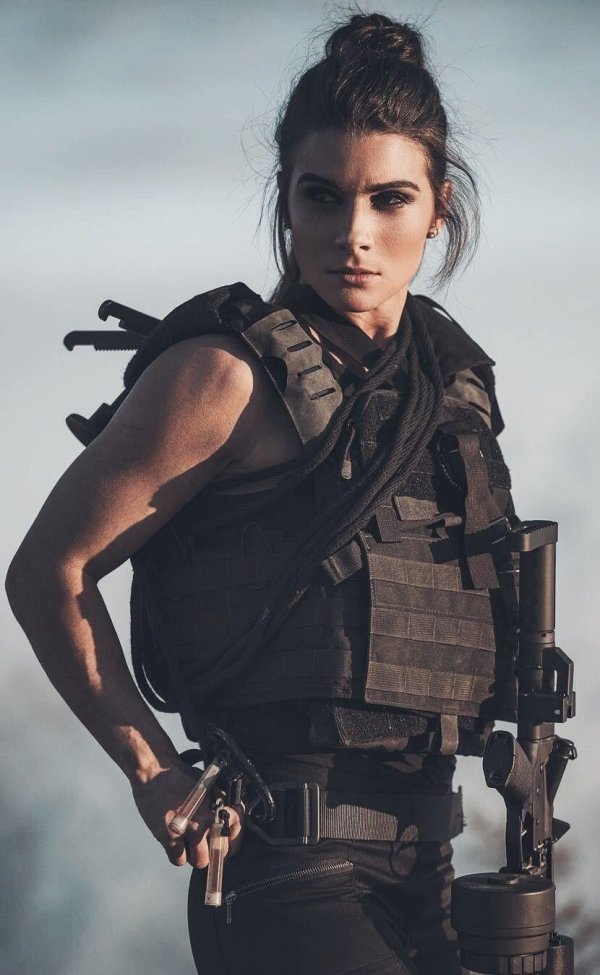 Девушка солдат