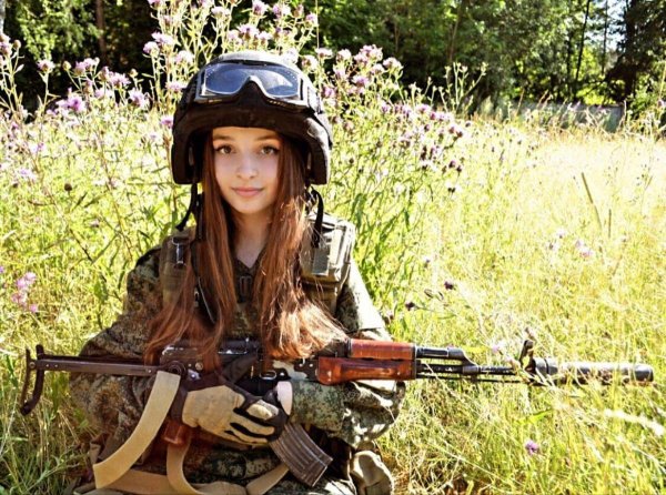 Девушка солдат