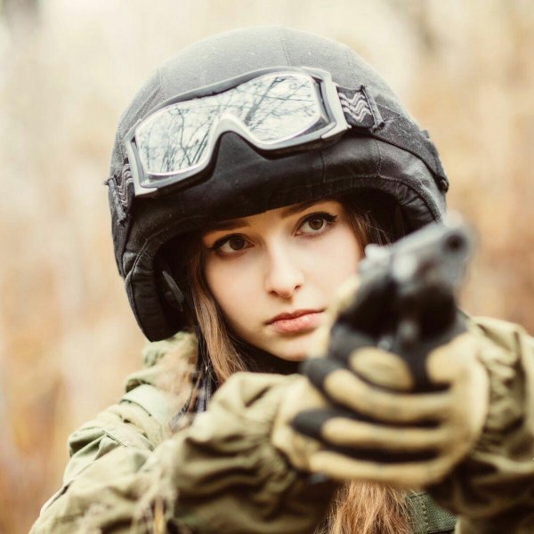 Девушка солдат