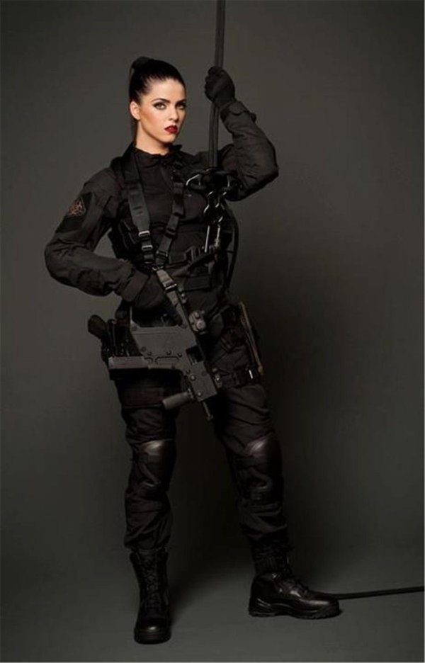 Девушка солдат