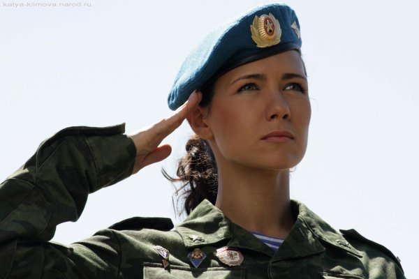 Девушка солдат