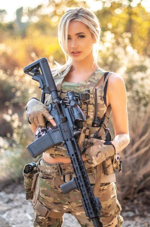 Девушка солдат