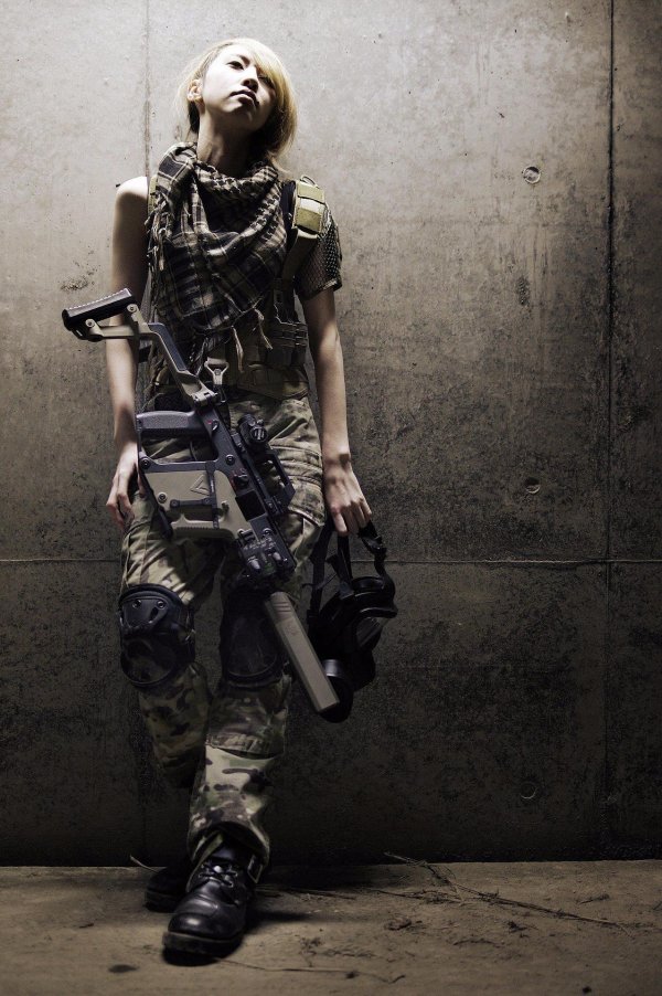 Девушка солдат