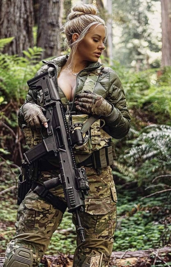 Девушка солдат