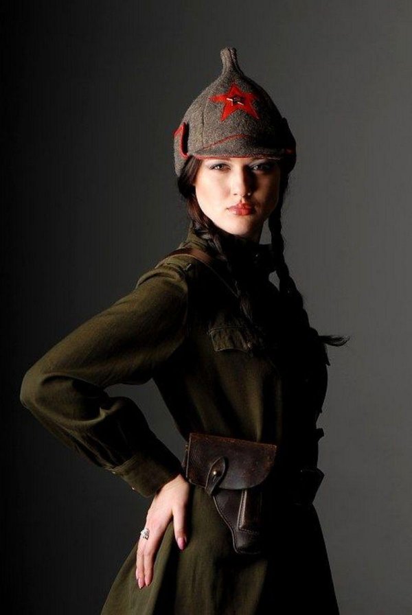 Девушка солдат