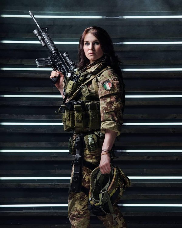 Девушка солдат