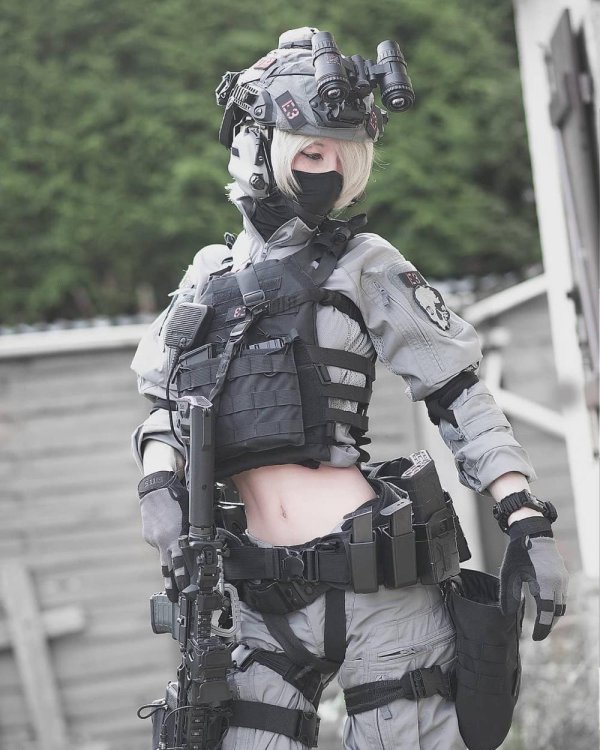 Девушка солдат