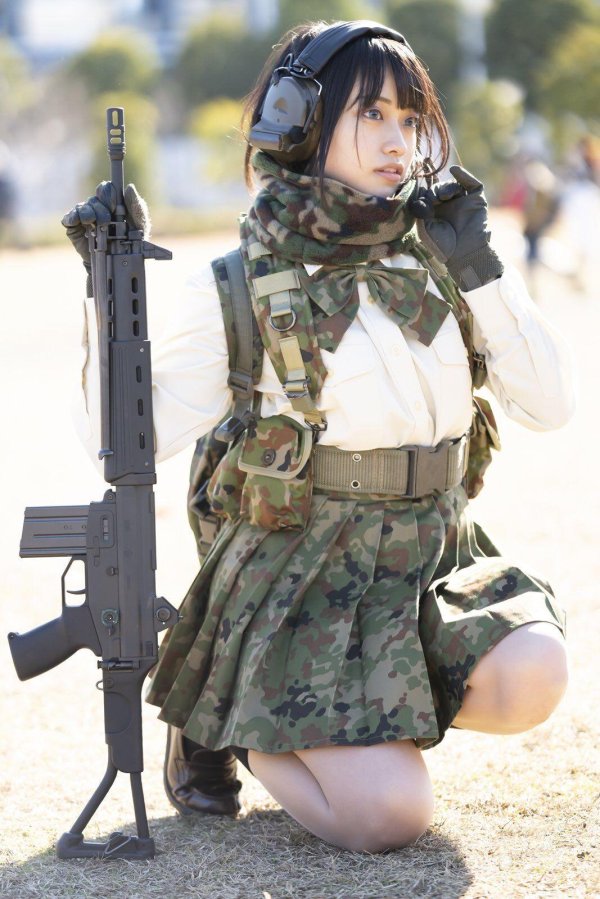Девушка солдат