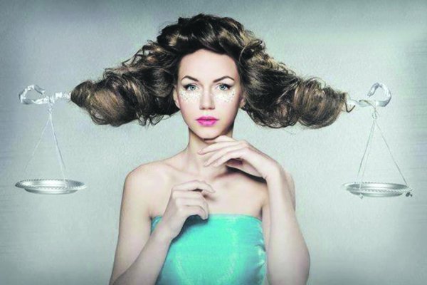 Девушка весы