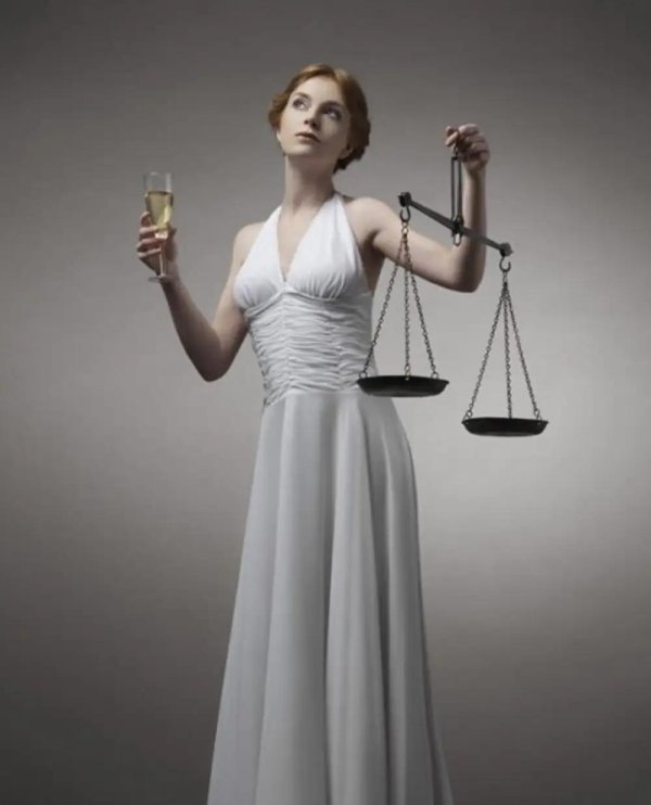 Девушка весы