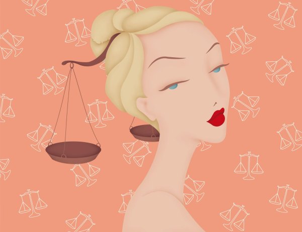 Девушка весы