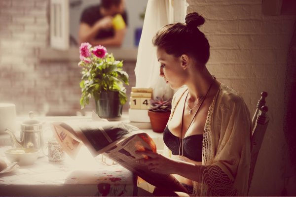 Девушка ждет