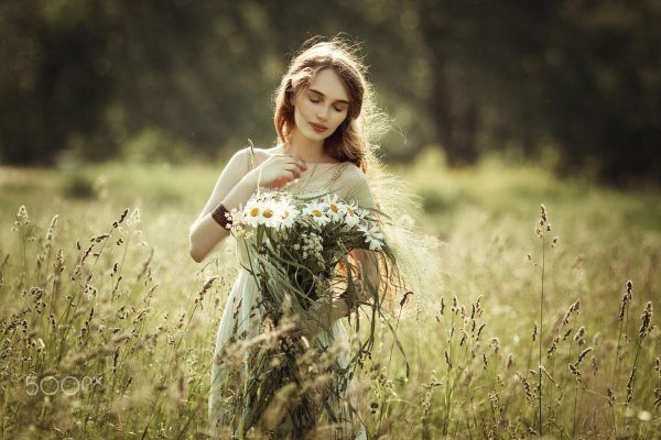 Девушка ждет