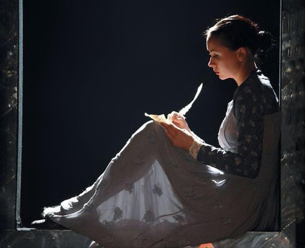 Девушка ждет