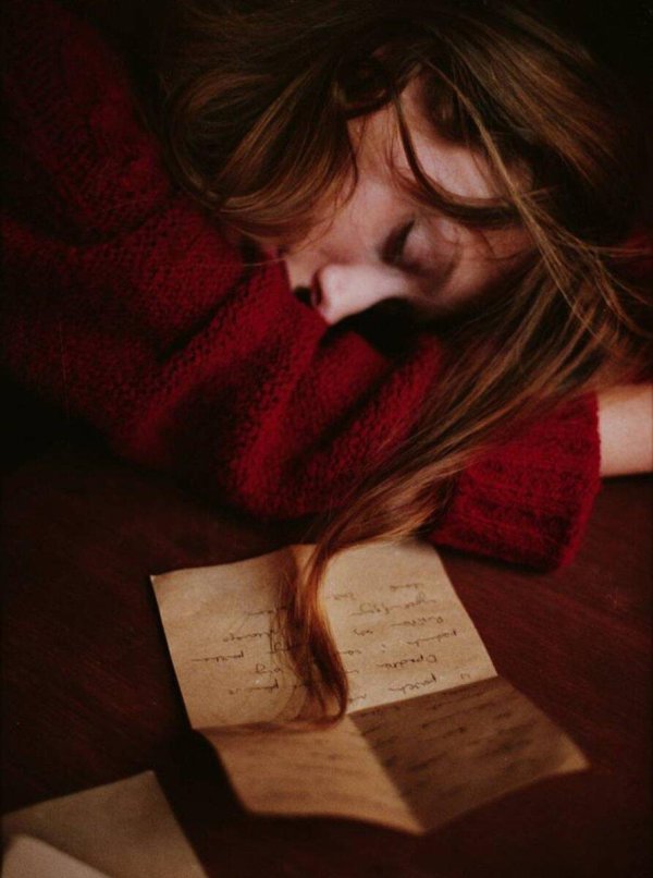 Девушка ждет