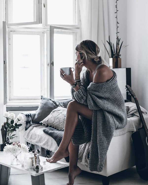 Девушка ждет