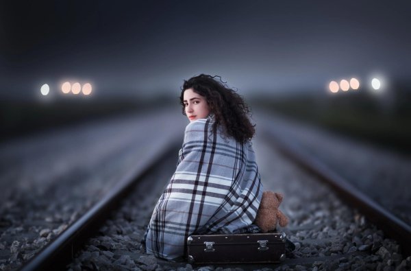 Девушка ждет