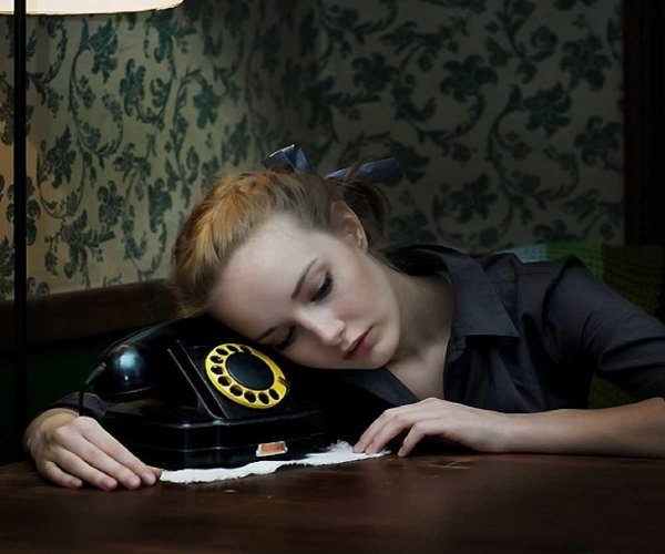 Девушка ждет