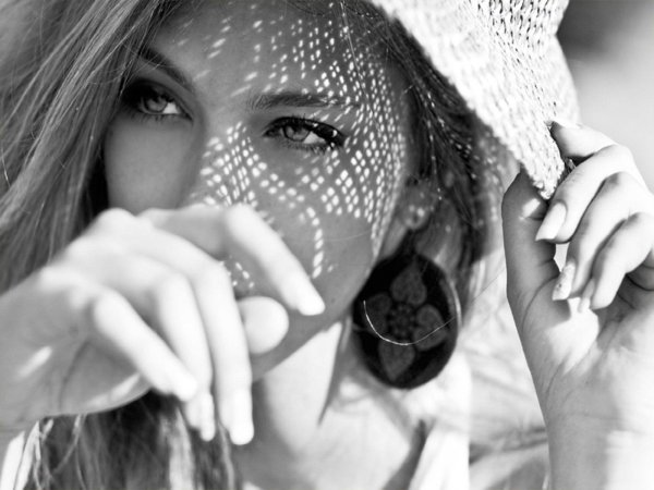 Девушка ждет