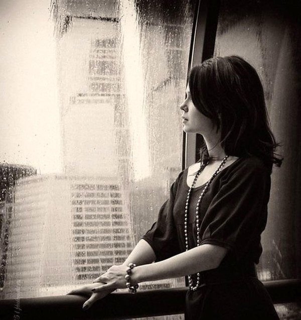 Девушка ждет