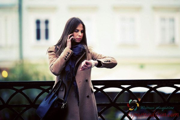 Девушка ждет